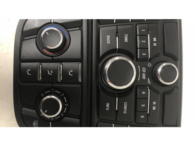 Радио/ проигрыватель CD/DVD / навигация