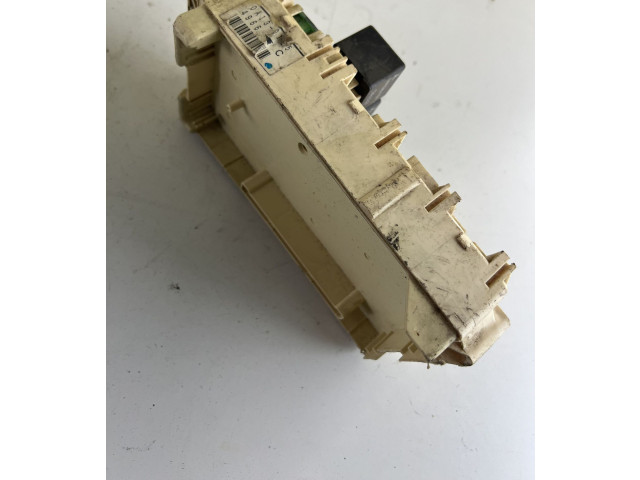 Pojistková skříňka Mitsubishi Pajero 2003