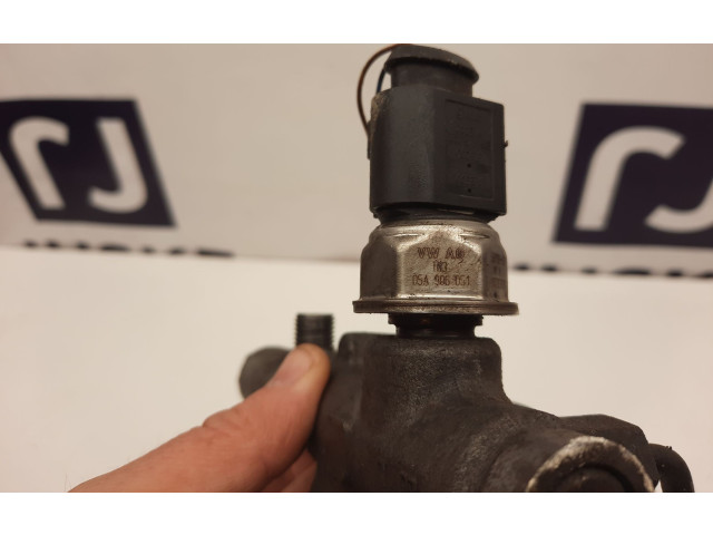 Vstřikovací lišta 05A906051   Audi A8 S8 D4 4H    CDTA 