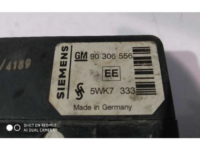 Блок предохранителей  90306556   Opel Calibra    