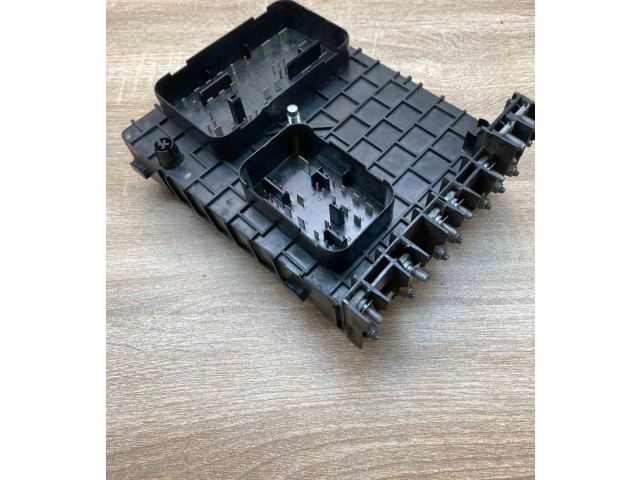 Блок предохранителей 1K0937124P Skoda Octavia Mk2 (1Z)