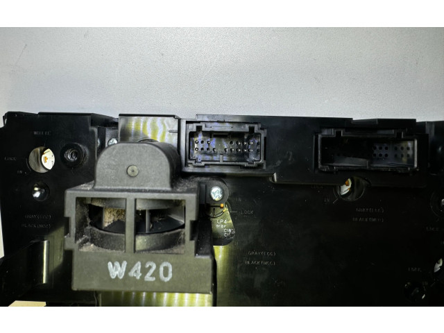 Блок управления климат-контролем 8697140, 04W24E Volvo V70