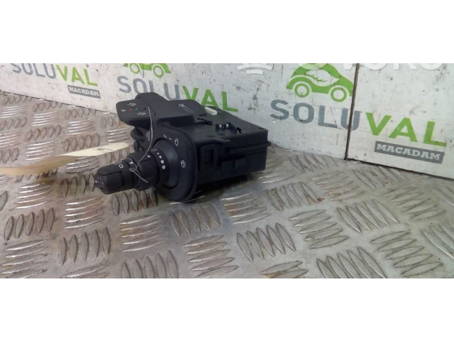 Ручка стеклоочистителей 8201590631   Renault Clio III