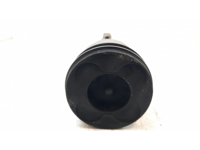 Píst BMW 5 E60 E61 pro naftový motor 2.5 M57D25 (256D2)