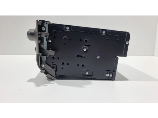 Радио/ проигрыватель CD/DVD / навигация