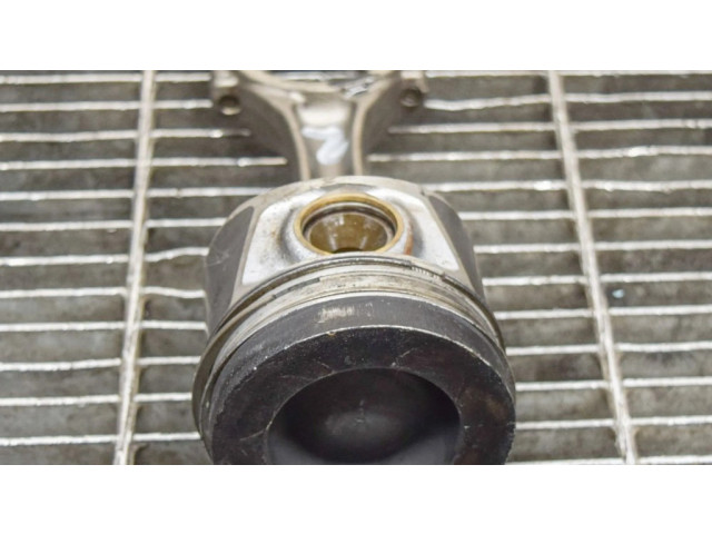 Píst 038198401F, 03L107065G Audi Q5 SQ5 pro naftový motor 2.0 CAHA