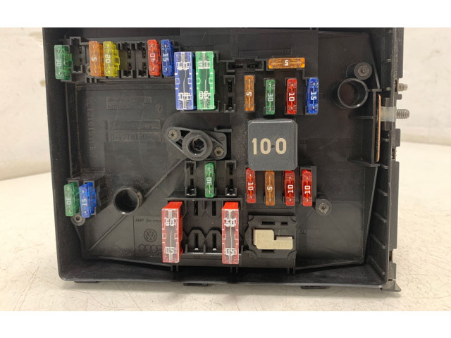 Блок предохранителей 1K0937125D, 1K0937629C   Volkswagen Caddy    