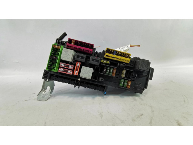 Блок предохранителей  A2049060105, A2049019602   Mercedes-Benz C W204    