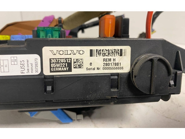 Блок предохранителей 30728512, 05W221   Volvo S80    