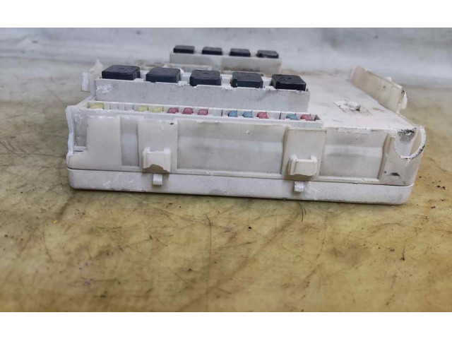 Pojistková skříňka Nissan Navara 2009