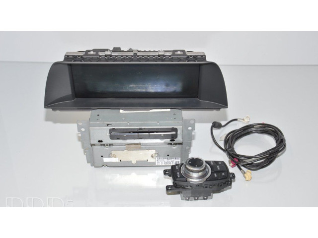 Радио/ проигрыватель CD/DVD / навигация