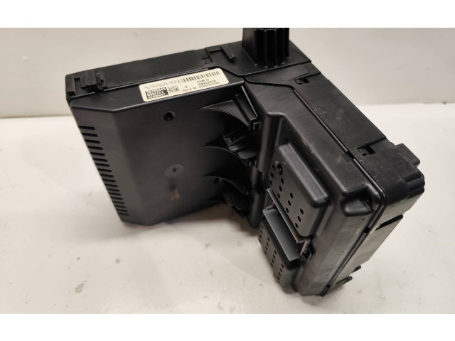 Блок предохранителей 30765643, 28043320   Volvo XC90    