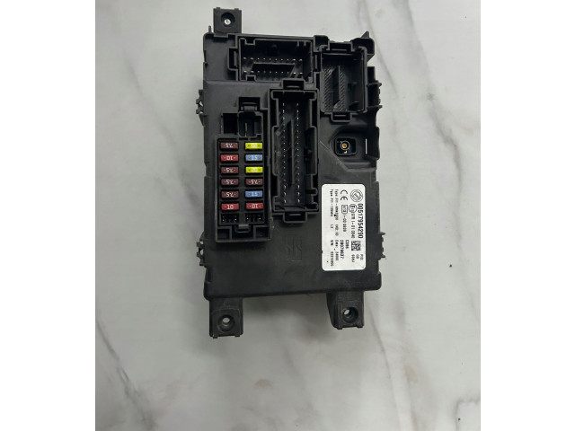 Блок предохранителей 00517954290 Fiat Grande Punto