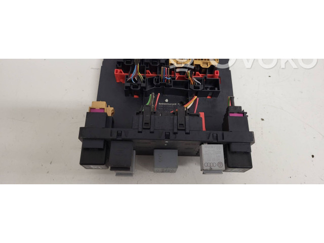 Блок комфорта 1K0937049N, 21002966 Skoda Octavia Mk2 (1Z)