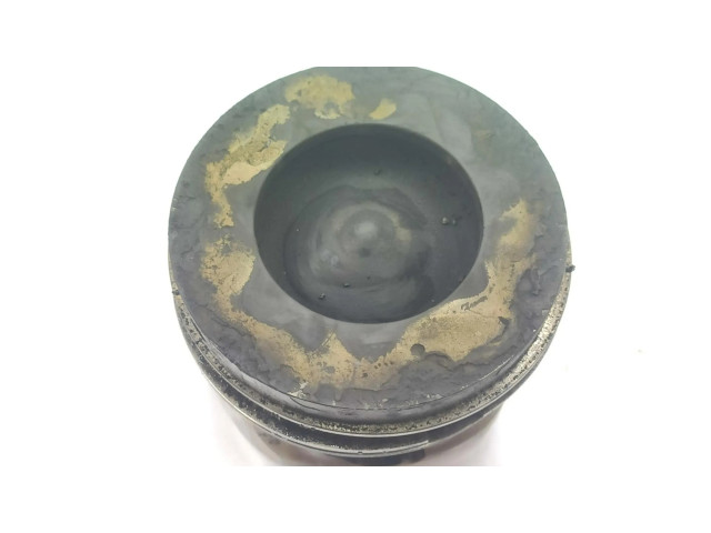 Píst 11257812549, 1111AA BMW 7 G11 G12 pro naftový motor 2.0