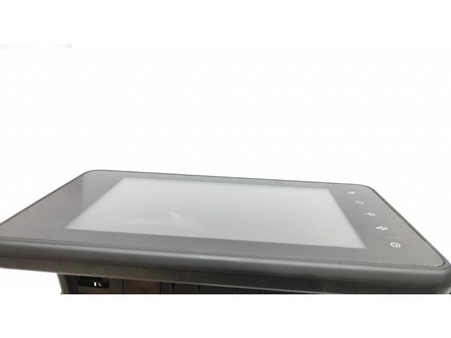 Радио/ проигрыватель CD/DVD / навигация