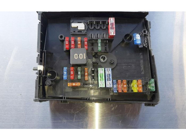 Блок предохранителей  191337960E   Volkswagen Caddy    