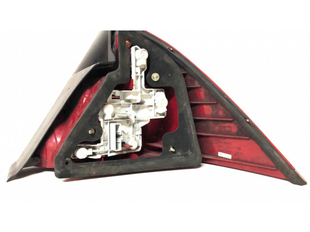 Задний фонарь левый сзади 6S7113405A Ford Mondeo Mk III 2000-2007 года