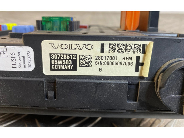 Блок предохранителей 30728512, 28017881   Volvo XC90    