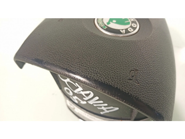 Подушка безопасности водителя 61664050F, 1Z0880201AM Skoda Octavia Mk2 (1Z)