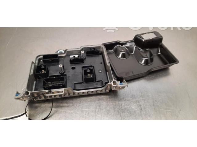 Блок комфорта Tesla Model Y