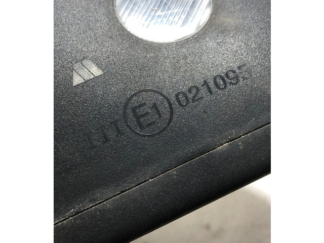 Zpětné zrcátko Volkswagen Touareg II 2010 E1021095