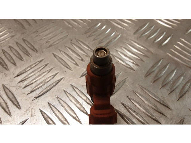 Форсунка CDH210    Mitsubishi Carisma для бензинового двигателя 4G92 1.6