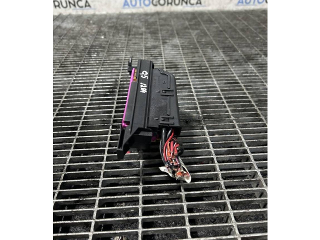 Блок предохранителей Audi Q5 SQ5