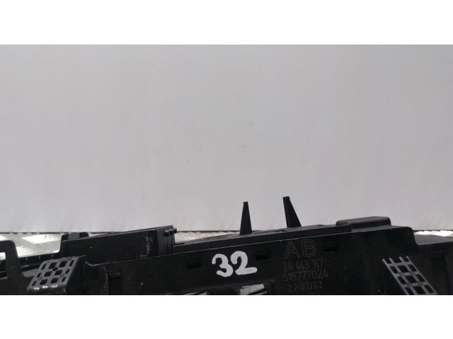 Блок предохранителей 24443147, 518777024 Opel Vectra C