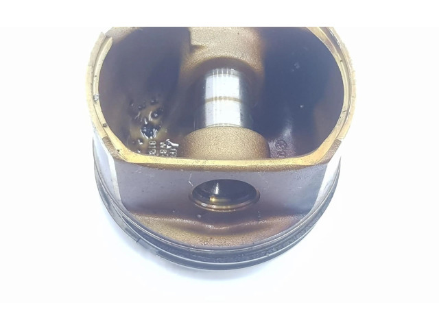 Píst 06B107065N Audi TT Mk1 pro benzínový motor 1.8