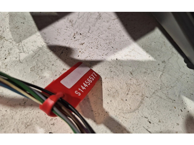 Zpětné zrcátko Peugeot 5008 2009