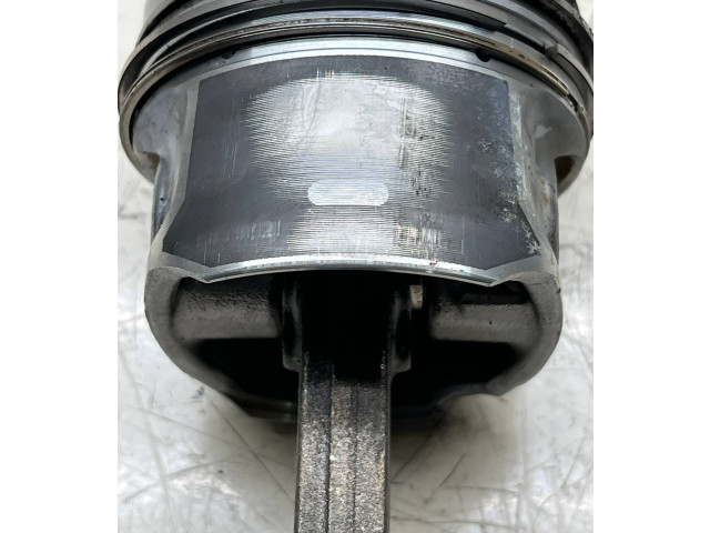 Поршень с шатуном 82L187    Volvo V40