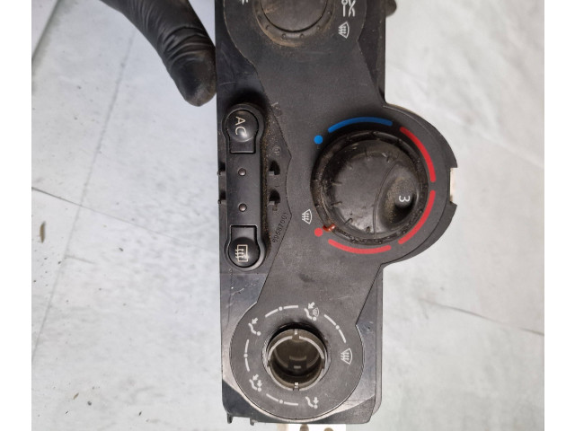 Блок управления климат-контролем M031068P   Renault Clio II