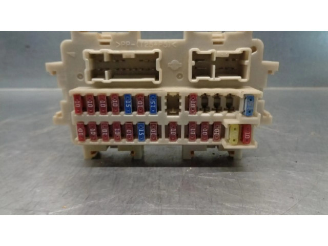   Pojistková skříňka 24350EA00A   Nissan Pathfinder R51 2005