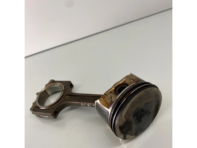 Píst CGBA Ford Mondeo Mk III pro benzínový motor 1.8