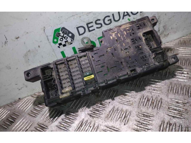 Блок предохранителей 8637841 Volvo S60