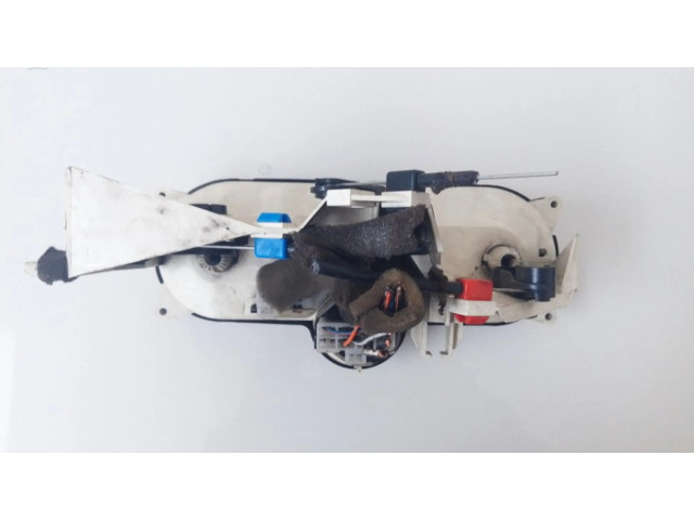 Блок управления климат-контролем MB947678, MB947677 Mitsubishi Carisma