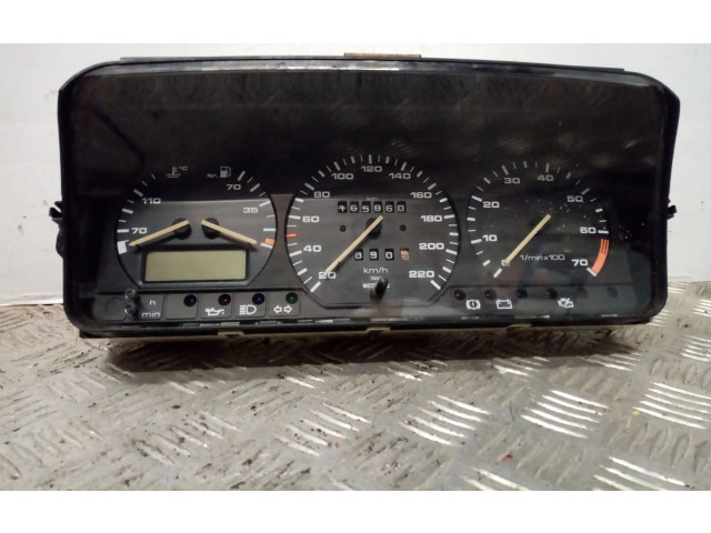 Přístrojová deska Volkswagen Passat Alltrack 1989 5220029110