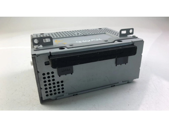 Радио/ проигрыватель CD/DVD / навигация