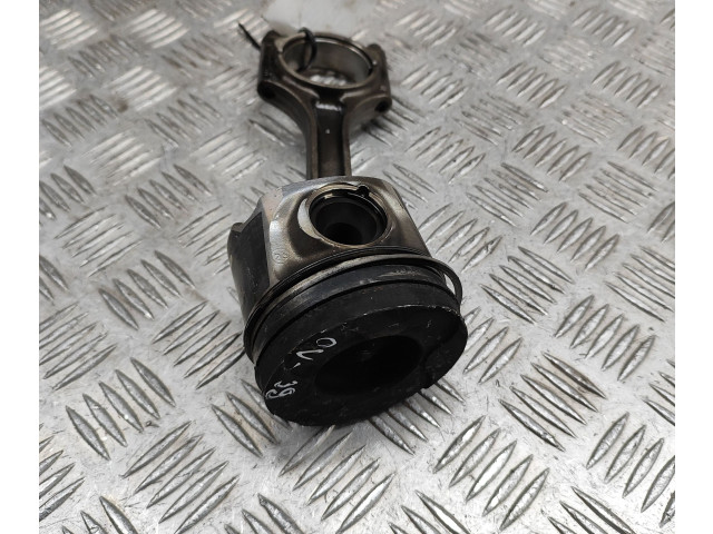  Поршень  31339777, 31401216  Volvo V60  