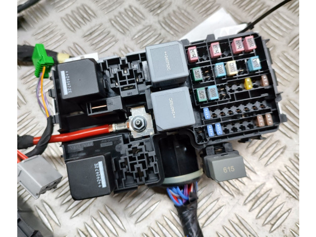 Блок предохранителей  31384034, 31676133   Volvo XC90    