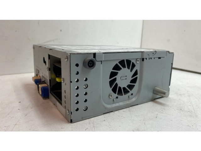 Радио/ проигрыватель CD/DVD / навигация