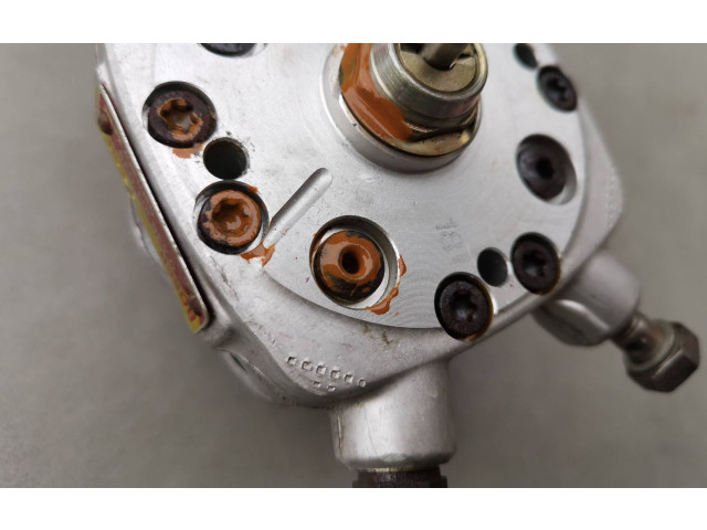 Топливная рампа 0438101039 Audi 80 90 B3