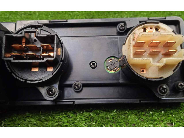 Vstřikovač 99-01 KIA Carnival J3