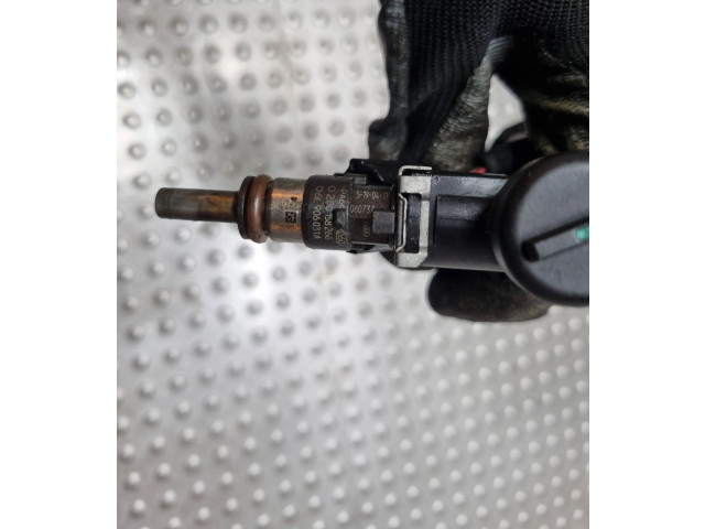 Топливная рампа 06L906031A   Audi A3 S3 8V  