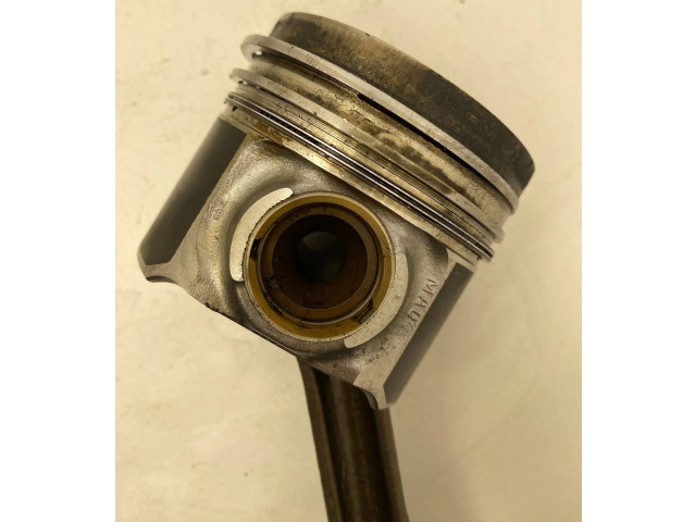  Поршень с шатуном AXD   Volkswagen Transporter - Caravelle T5  