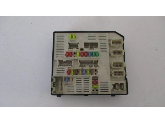   Pojistková skříňka 284B60008R, 8229286332   Renault Megane III 2010