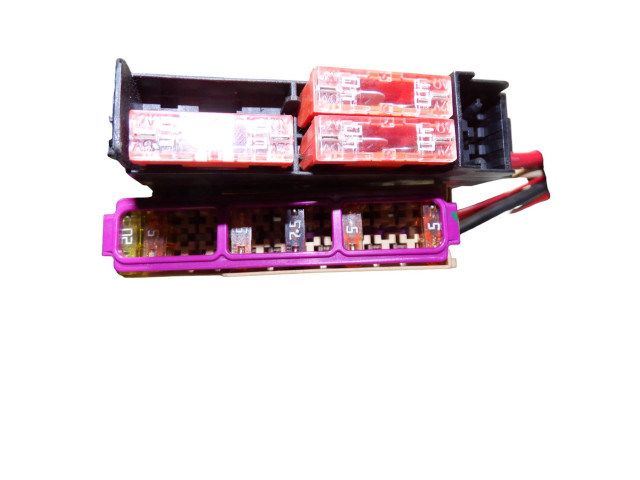 Блок предохранителей    Audi A3 S3 8L    