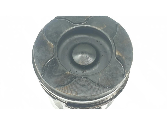 Píst 1455691, 1111AA Ford Focus pro naftový motor 1.6