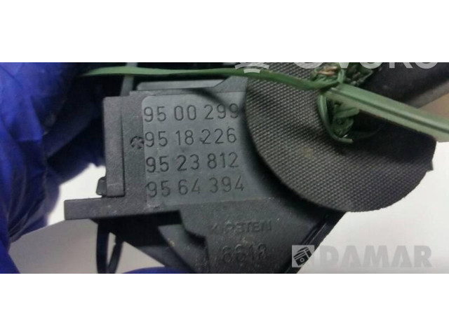 Ручка стеклоочистителей 9518226   Saab 9000 CS